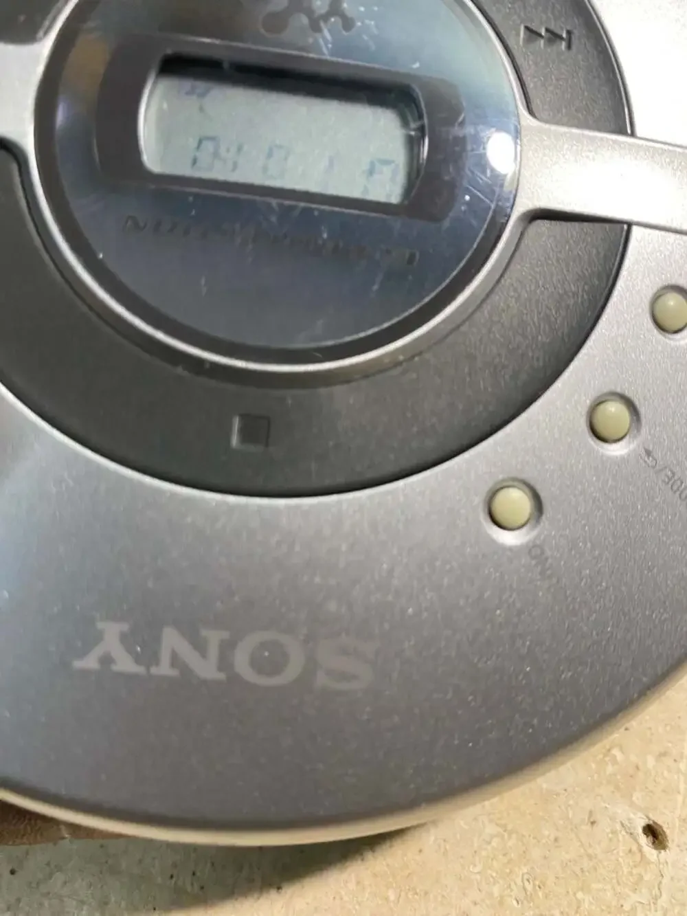 Sony CD Walkman D-EJ109 Portable CD Player with G-Protection (display faded)